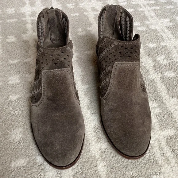 •Vince Camuto• Prasata Suede Ankle Boots - Picture 2 of 14